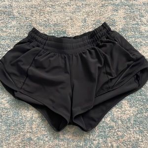 Black Lululemon Hotty Hot Shorts 2.5”